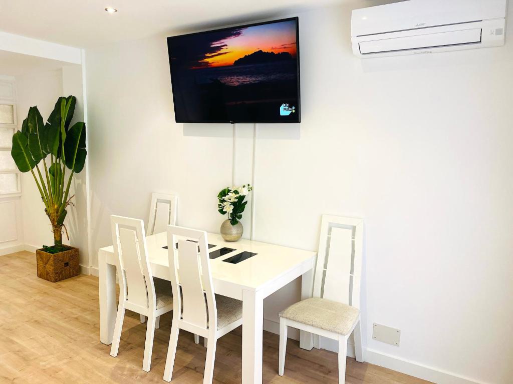 Palacio Apartments Madrid - Superior Apartment With Balcony