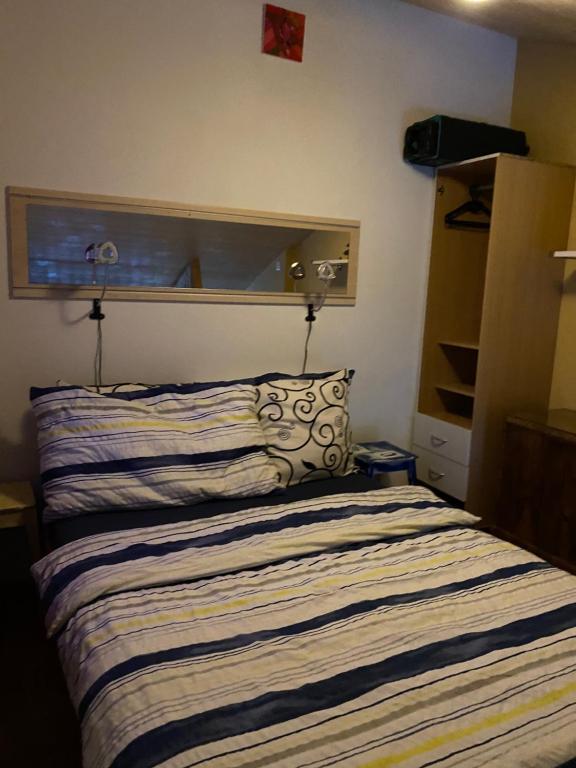 Postel nebo postele na pokoji v ubytování Dorner Rustic Chalet