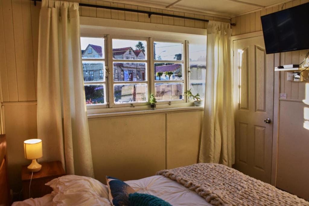 Postel nebo postele na pokoji v ubytování Hostal Triwe