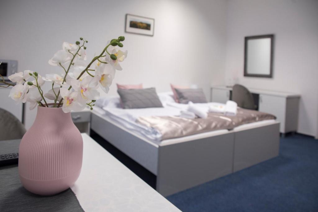 Postel nebo postele na pokoji v ubytování CLASSIC apartmány Třinec