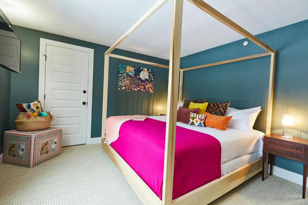 Shelter Harbor Inn - King Room