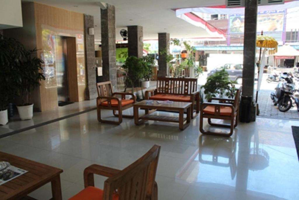 Restaurace v ubytování Hotel Karthi Kuta
