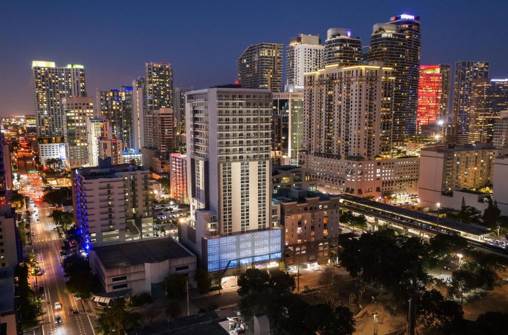 Nespecifikovaný výhled na destinaci Miami nebo výhled na město při pohledu z hotelu