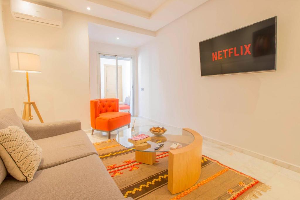 TV a/nebo společenská místnost v ubytování Stayhere Rabat - Agdal 2 - Classic Residence