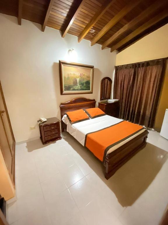Postel nebo postele na pokoji v ubytování Hotel Tequendama
