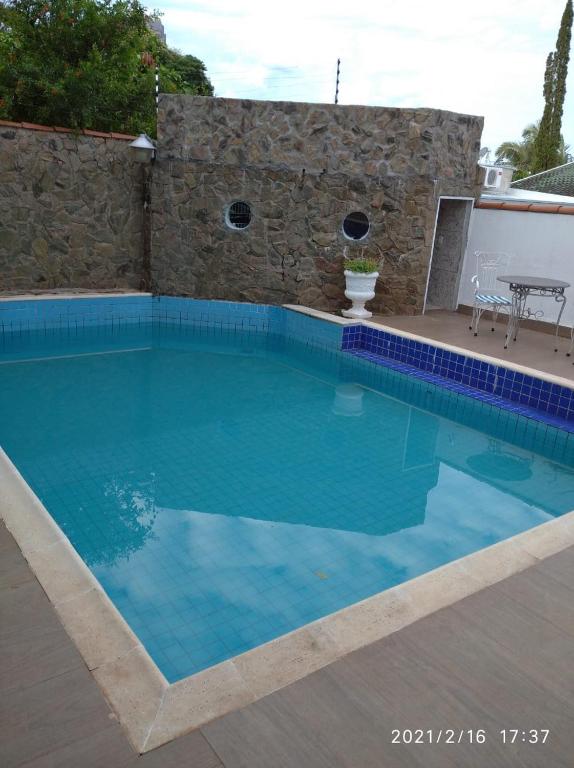 Casa com piscina no centro de Foz
