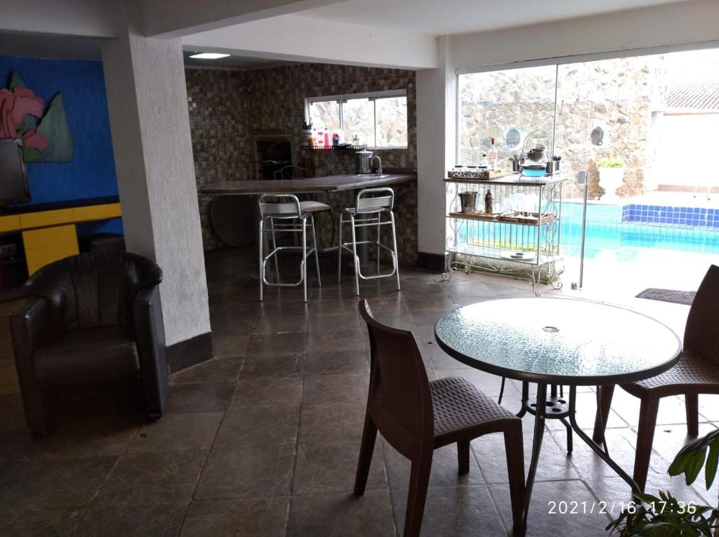  Casa com piscina no centro de Foz
