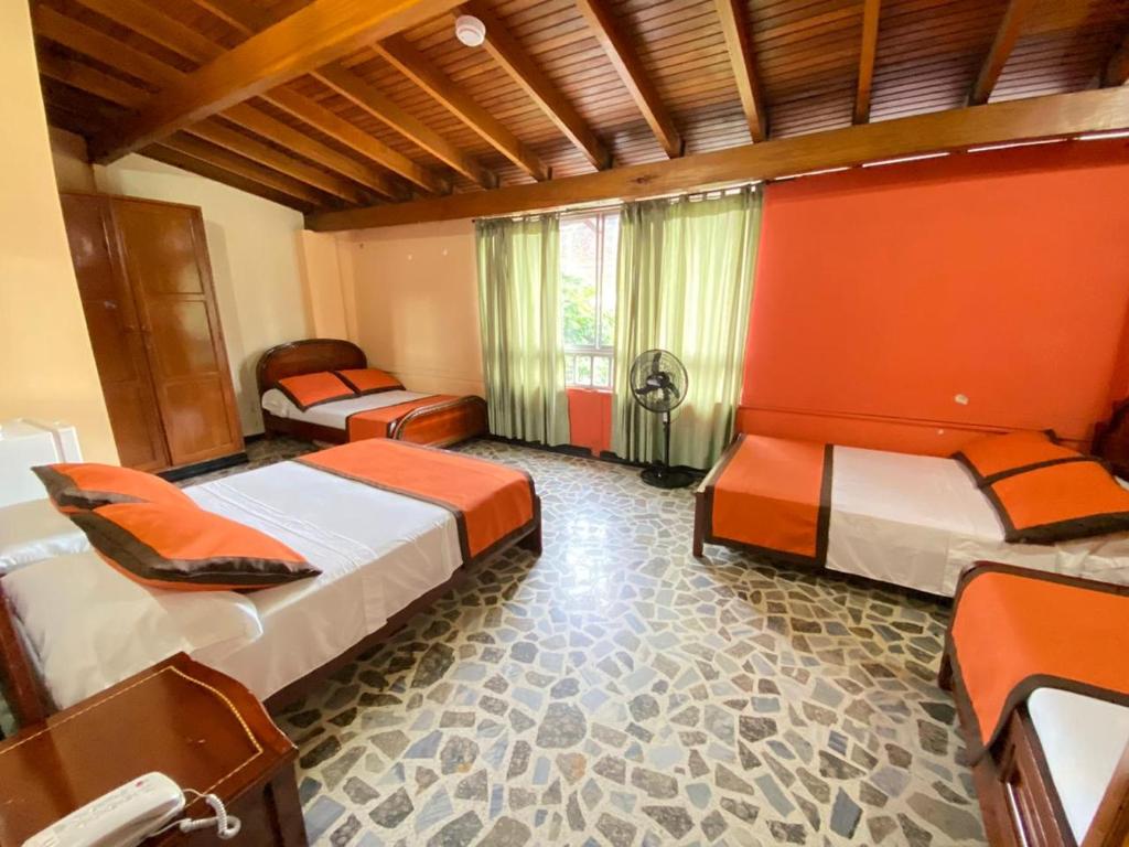 Postel nebo postele na pokoji v ubytování Hotel Tequendama