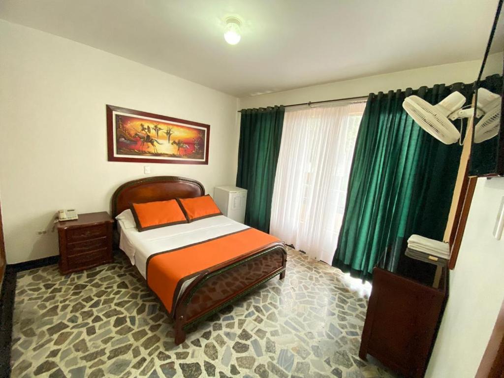 Postel nebo postele na pokoji v ubytování Hotel Tequendama