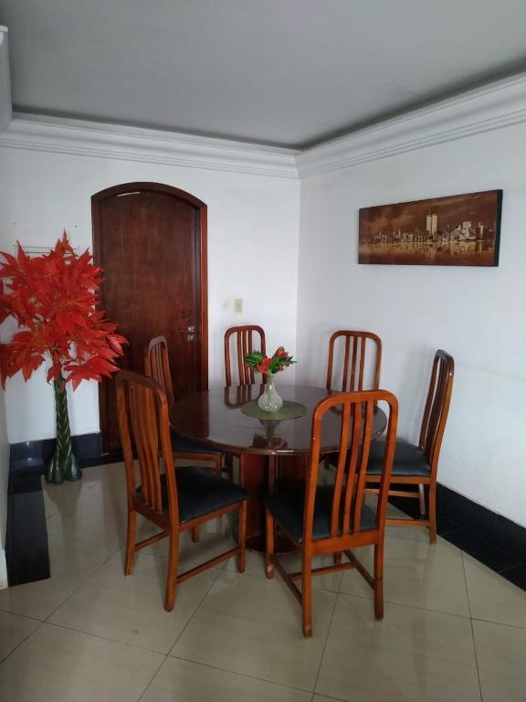  Casa com piscina no centro de Foz
