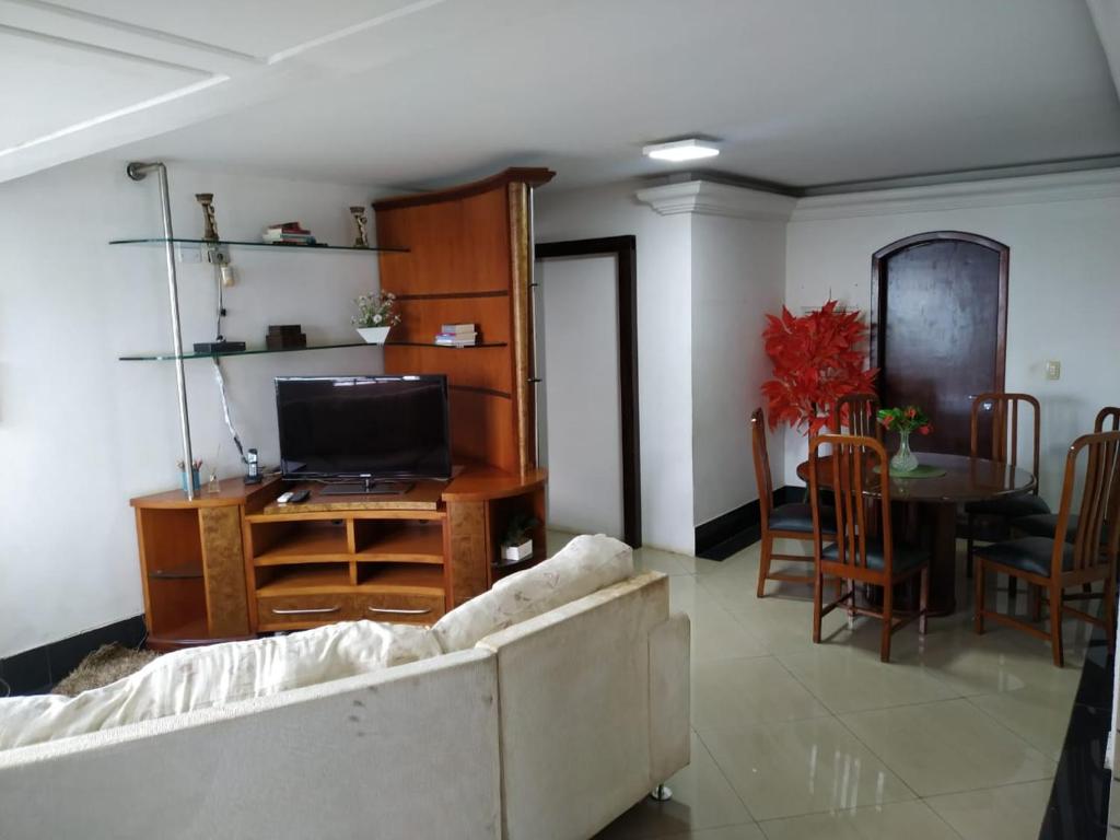  Casa com piscina no centro de Foz