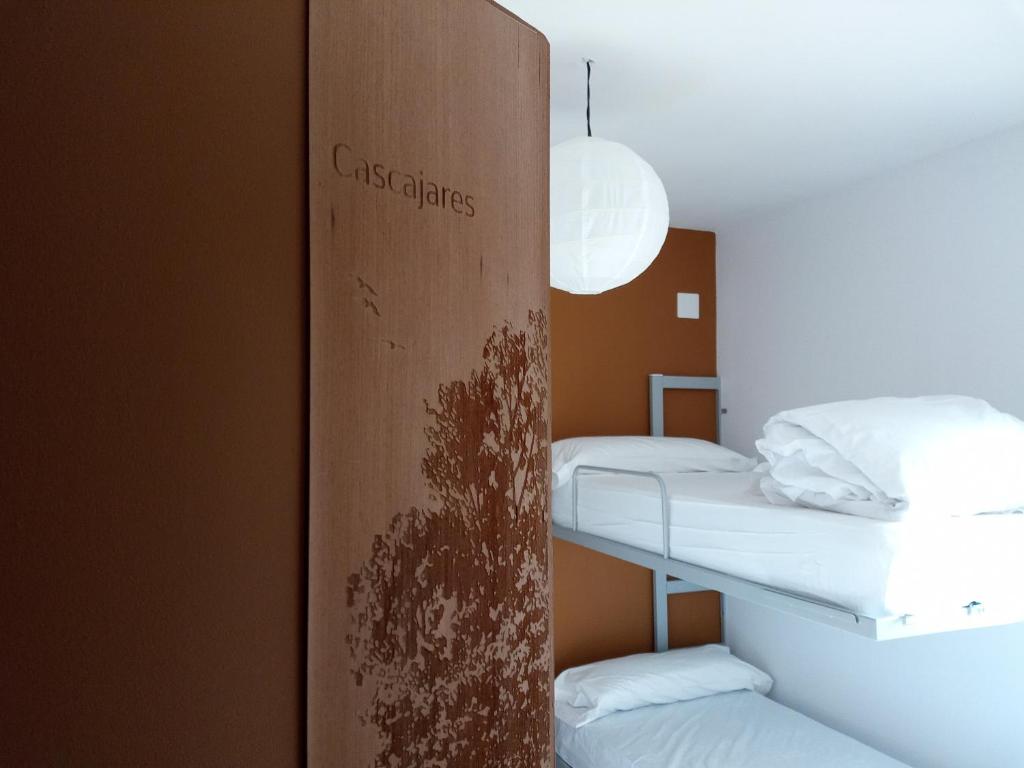 A bed or beds in a room at Albergue Fresno de Cantespino - La Tormenta