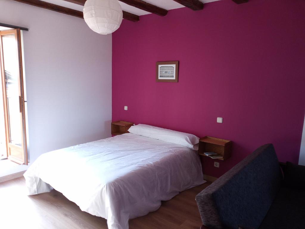 A bed or beds in a room at Albergue Fresno de Cantespino - La Tormenta
