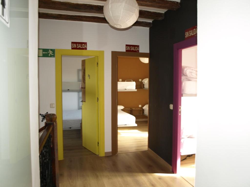 A bed or beds in a room at Albergue Fresno de Cantespino - La Tormenta