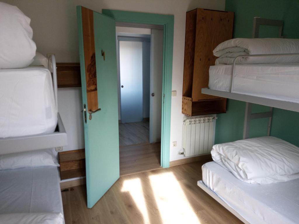 A bed or beds in a room at Albergue Fresno de Cantespino - La Tormenta