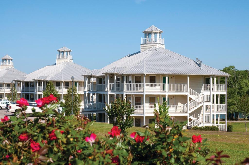 Holiday Inn Club Vacations Piney Shores Resort at Lake Conroe - Housity