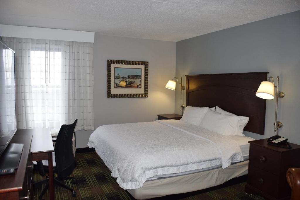 Postel nebo postele na pokoji v ubytování Wingate by Wyndham Baltimore BWI Airport
