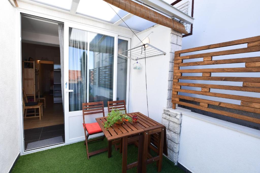 Balkón nebo terasa v ubytování Apartments Nina
