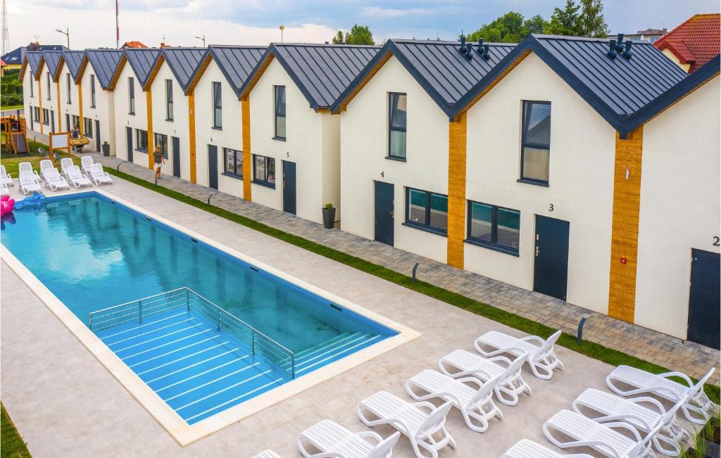 an aerial view of a hotel with a pool and lounge chairs at Gorgeous Home In Rewal With Wifi in Rewal