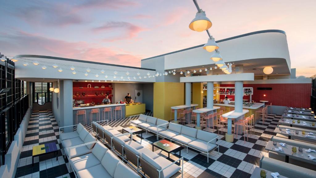 Posezení v ubytování Hotel Indigo Adelaide Markets by IHG