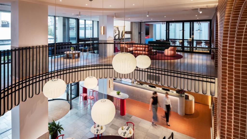 Posezení v ubytování Hotel Indigo Adelaide Markets by IHG