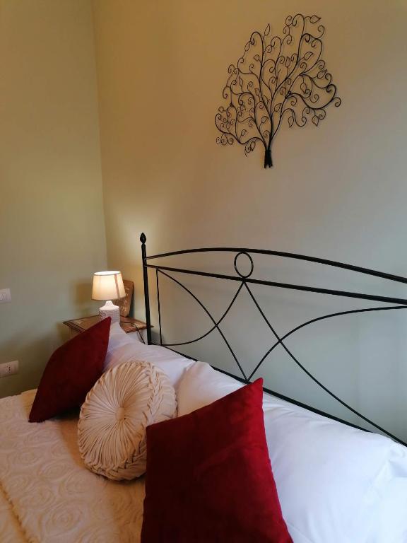 Łóżko lub łóżka w pokoju w obiekcie La Maisonette del Borgo