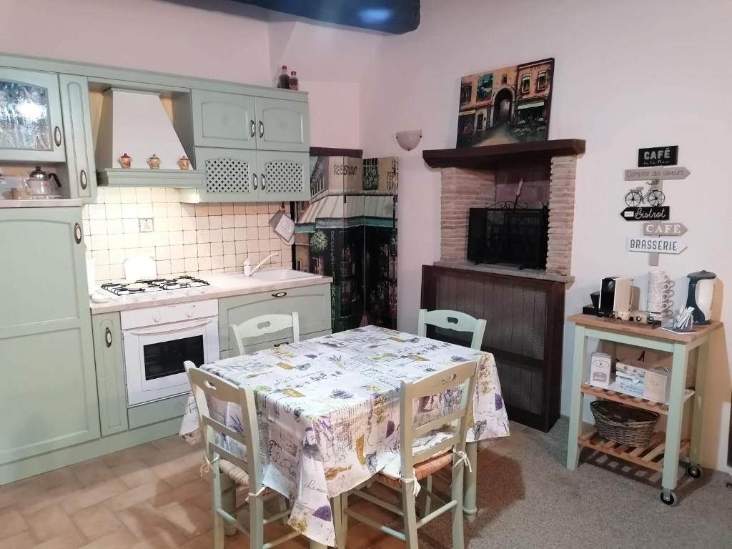 Kuchnia lub aneks kuchenny w obiekcie La Maisonette del Borgo
