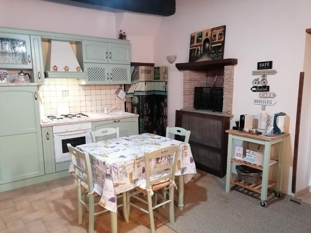 Kuchnia lub aneks kuchenny w obiekcie La Maisonette del Borgo