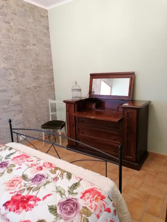 Łóżko lub łóżka w pokoju w obiekcie La Maisonette del Borgo