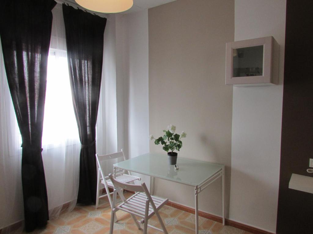 A television and/or entertainment centre at El Manantial