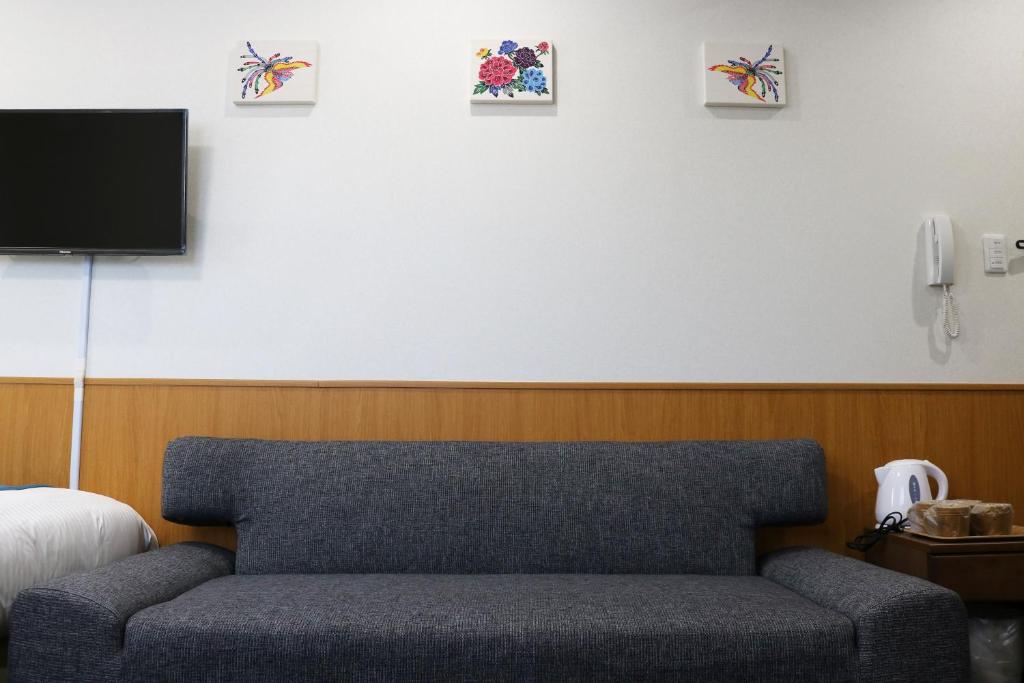 TV a/nebo společenská místnost v ubytování Phoenix Ryukyu Henzanbaru -SEVEN Hotels and Resorts-