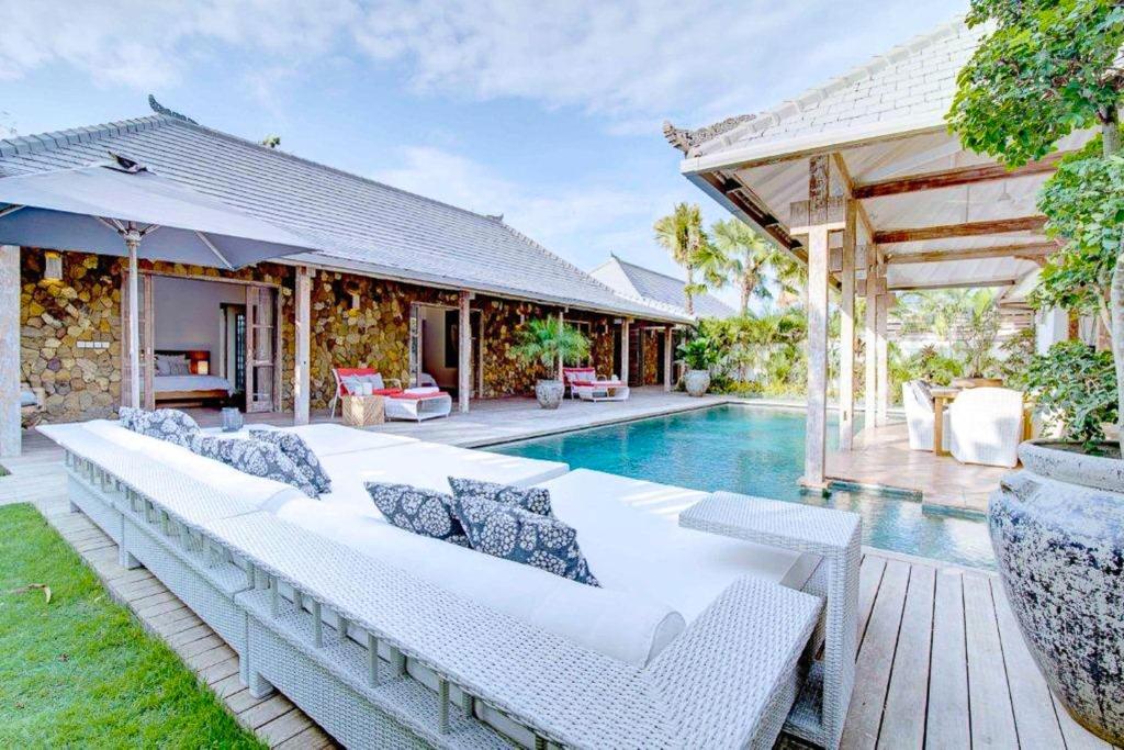 A Comfortable and Modern 4 Bedrooms at the Heart of Seminyak 60 discount !