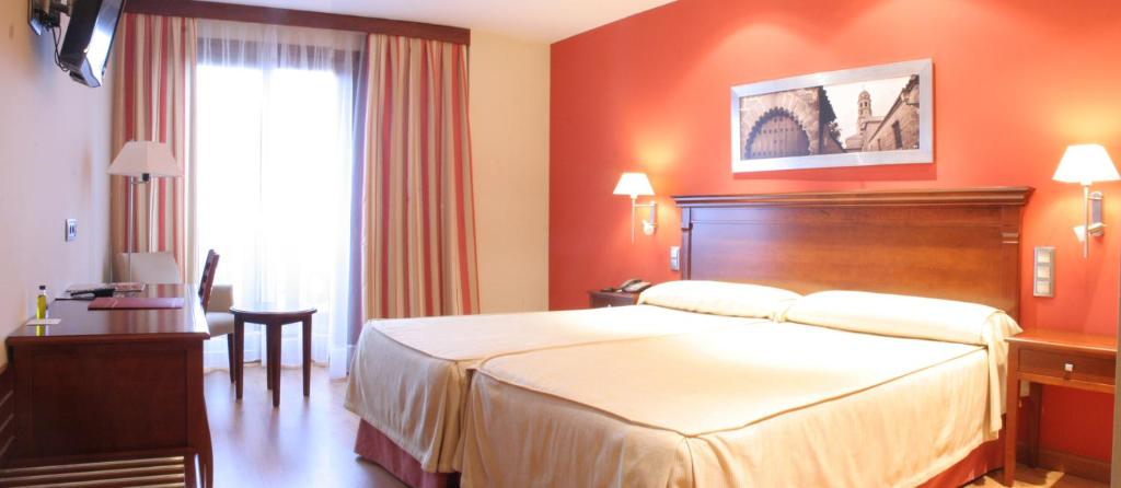Postel nebo postele na pokoji v ubytování Hotel Campos de Baeza