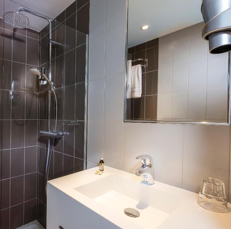 Hotel Concortel Paris - Standard Single Room