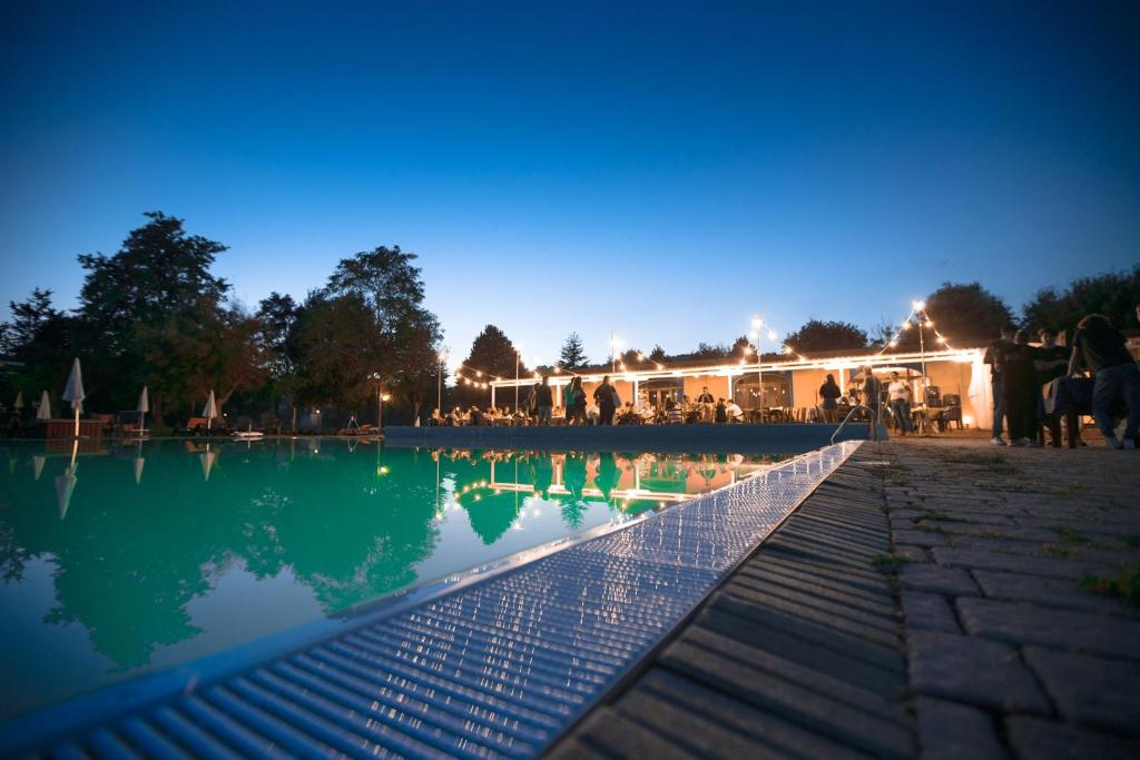 Bazén v ubytování Centro Vacanze - Garden River nebo v jeho okolí