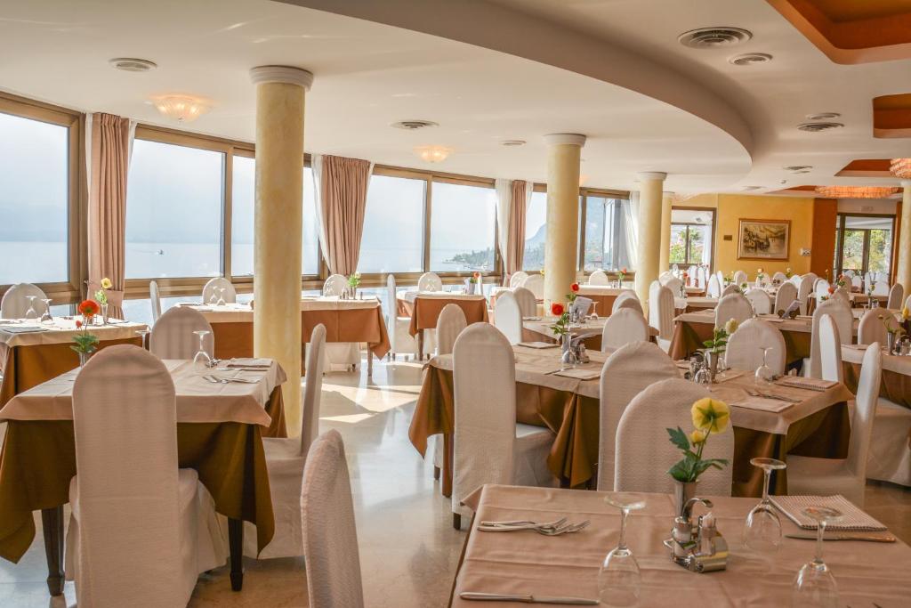 Restaurace v ubytování HOTEL ASTOR