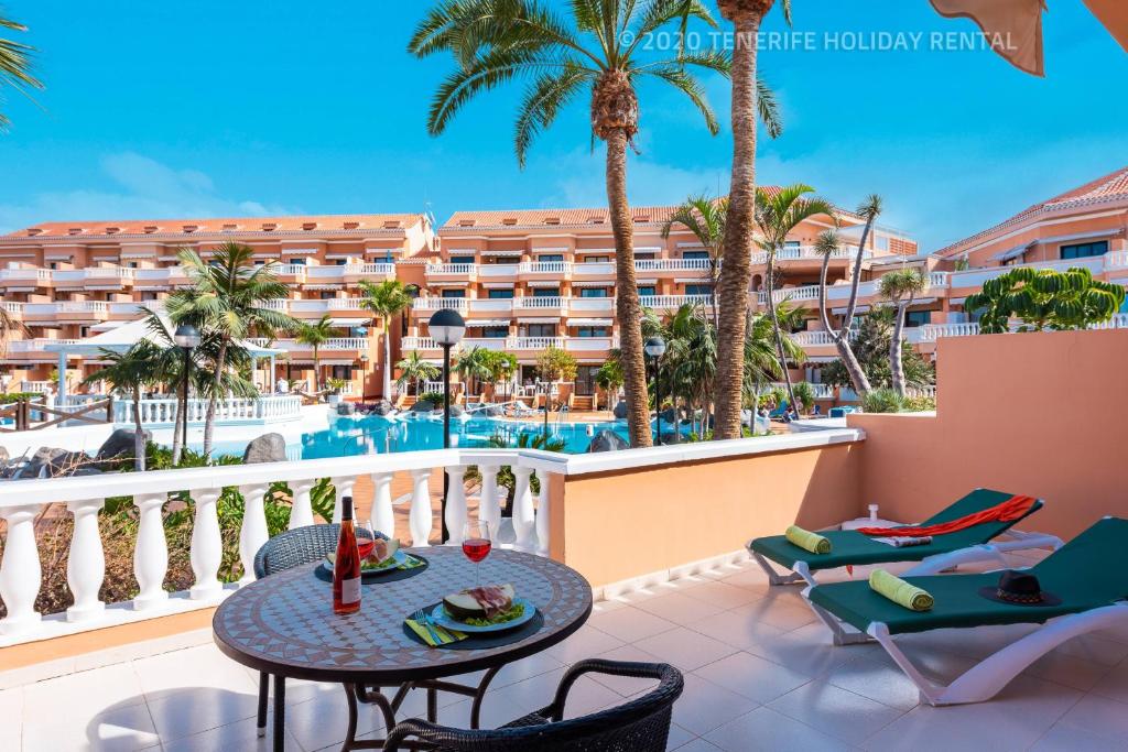 Bazén v ubytování Tenerife Royal Gardens - Viviendas Vacacionales nebo v jeho okolí