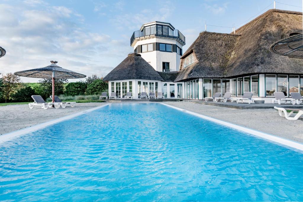 Bazén v ubytování Hotel und Spa Lundenbergsand nebo v jeho okolí