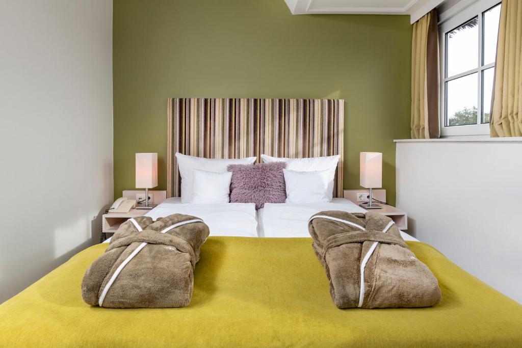 Postel nebo postele na pokoji v ubytování Hotel und Spa Lundenbergsand