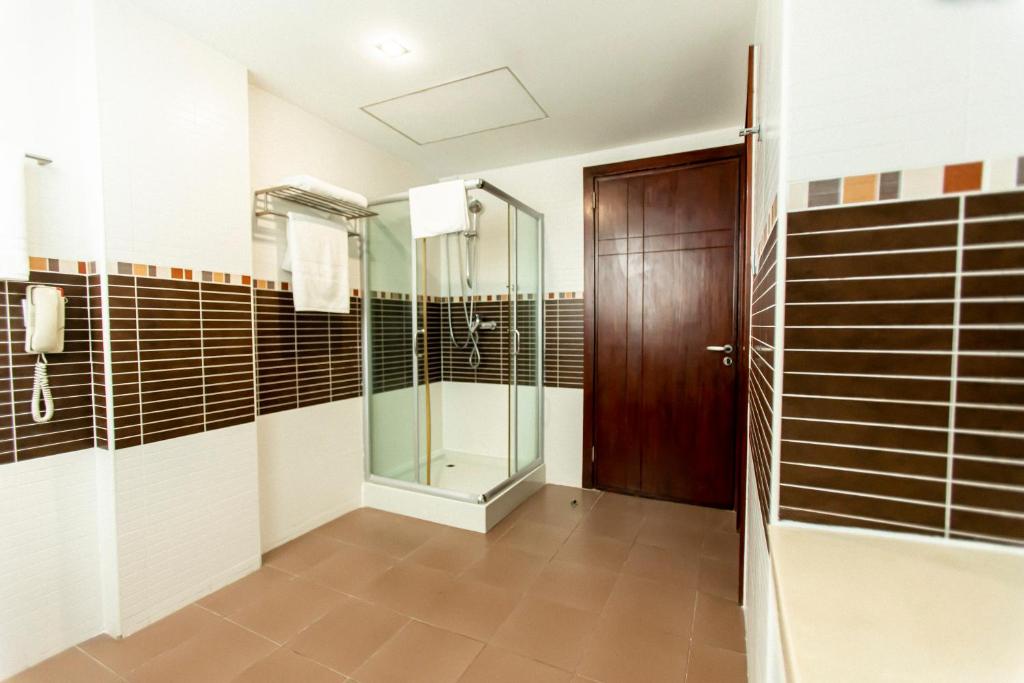 Best Western Premier Accra Airport Hotel - King Suite With Full Kitchen
