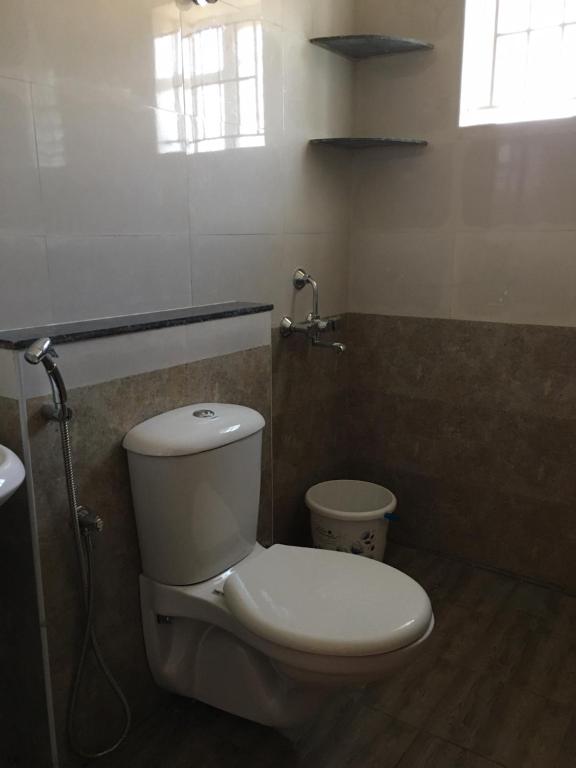 Koupelna v ubytování Shantham Service Apartments, Kinathukadavu, Coimbatore