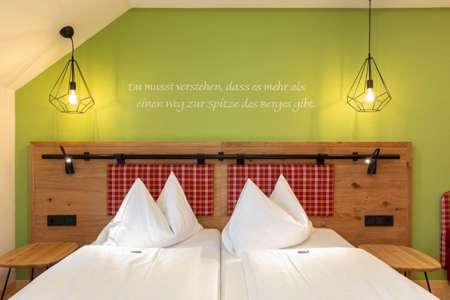 Postel nebo postele na pokoji v ubytování Hotel Schröckerhof