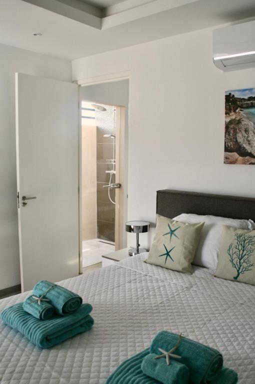 Postel nebo postele na pokoji v ubytování La Royal Penthouse Apartment Jan Thiel
