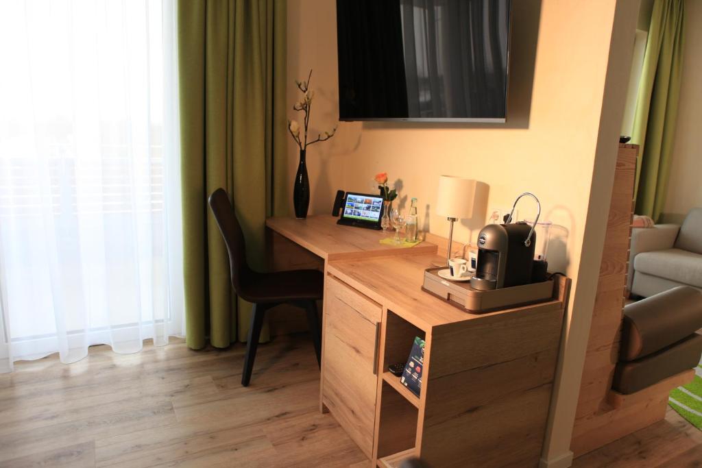 TV a/nebo společenská místnost v ubytování Bachhof Resort Hotel