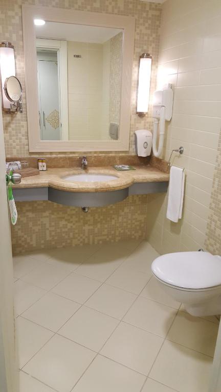 Koupelna v ubytování Crystal Admiral Resort Suites & Spa - Ultimate All Inclusive