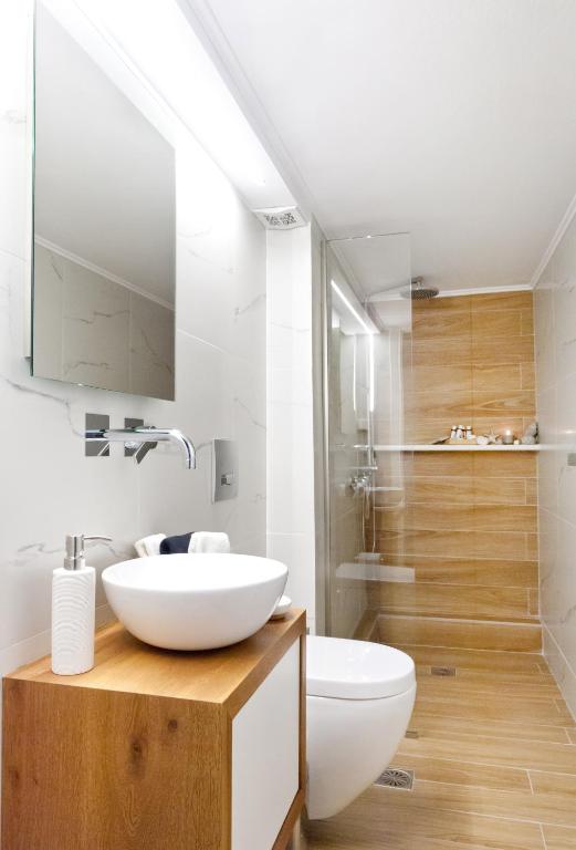 Kúpeľňa v ubytovaní Acropolis View Deluxe Penthouse & Luxury Apartments