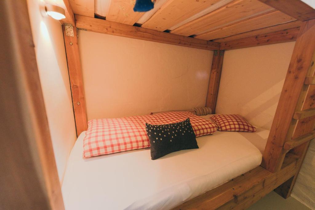 Postel nebo postele na pokoji v ubytování Alte Post Saas-Fee
