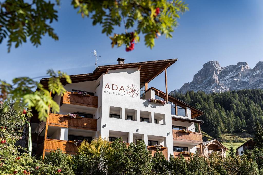 Nespecifikovaný výhled na hory nebo výhled na hory při pohledu z aparthotelu