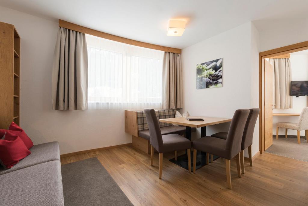 Anthony's Peaks & Pillows - 13