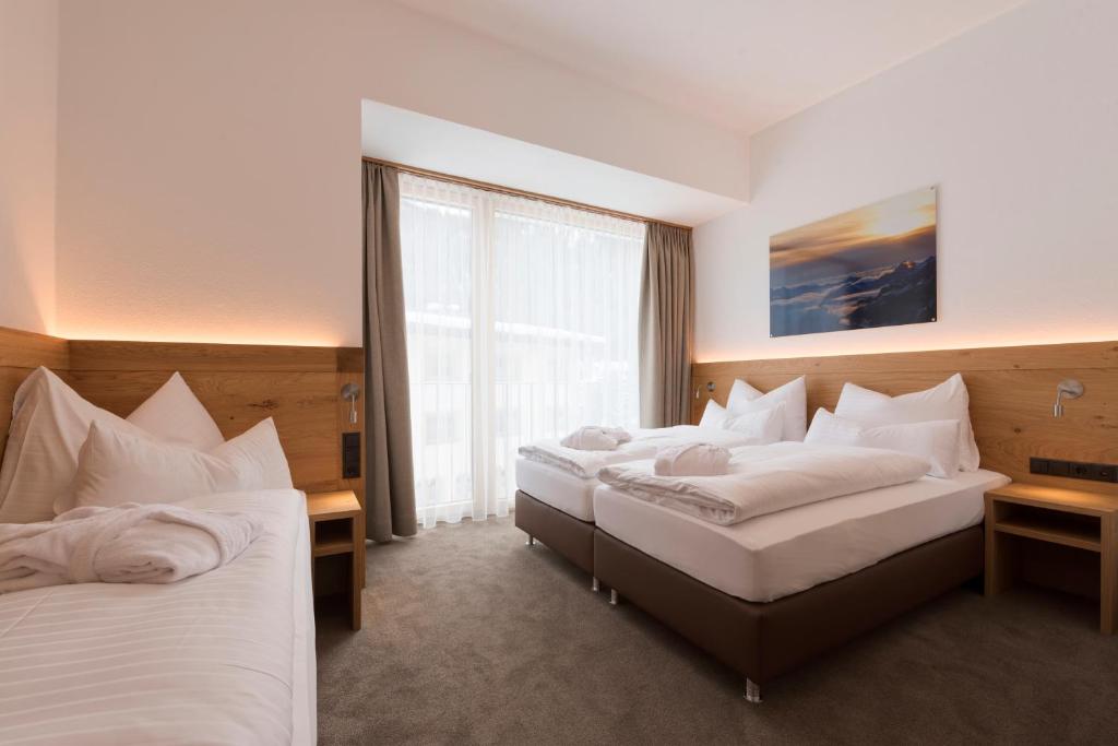 Anthony's Peaks & Pillows - 15